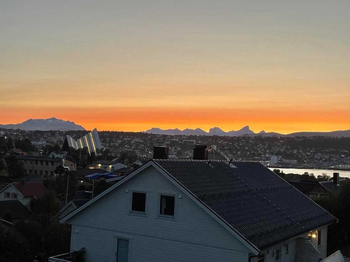 Appartamento Sentral Og Koselig Leilighet Tromsø Esterno foto